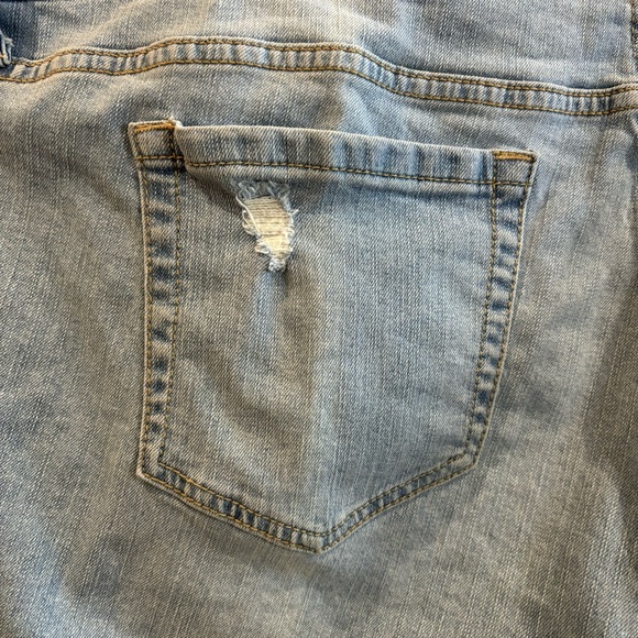 TORRID Sz 16 R Boyfriend Straight Vintage Stretch Light Wash Distressed Jeans - Picture 9 of 11